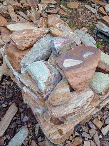 Златолит жёлтый, жёлто-зелёный глыбки и валуны для ланшафтного дизайна купить в Нефтеюганске