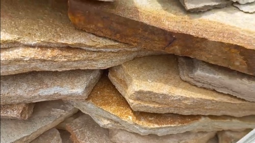 Плитняк златолит жёлтый золотистый для отмостки купить в Нефтеюганске