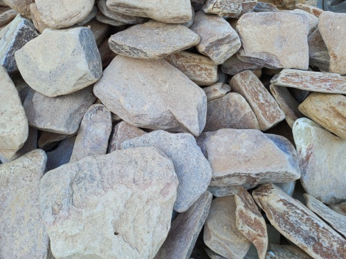 Златолит жёлтый, жёлто-зелёный глыбки и валуны для ланшафтного дизайна купить в Нефтеюганске