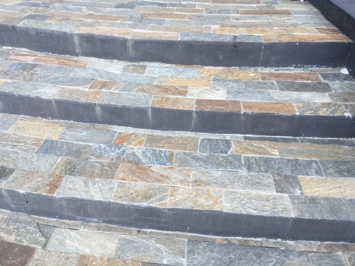 Плитка из Златолита Уральского для лестницы купить в Нефтеюганске