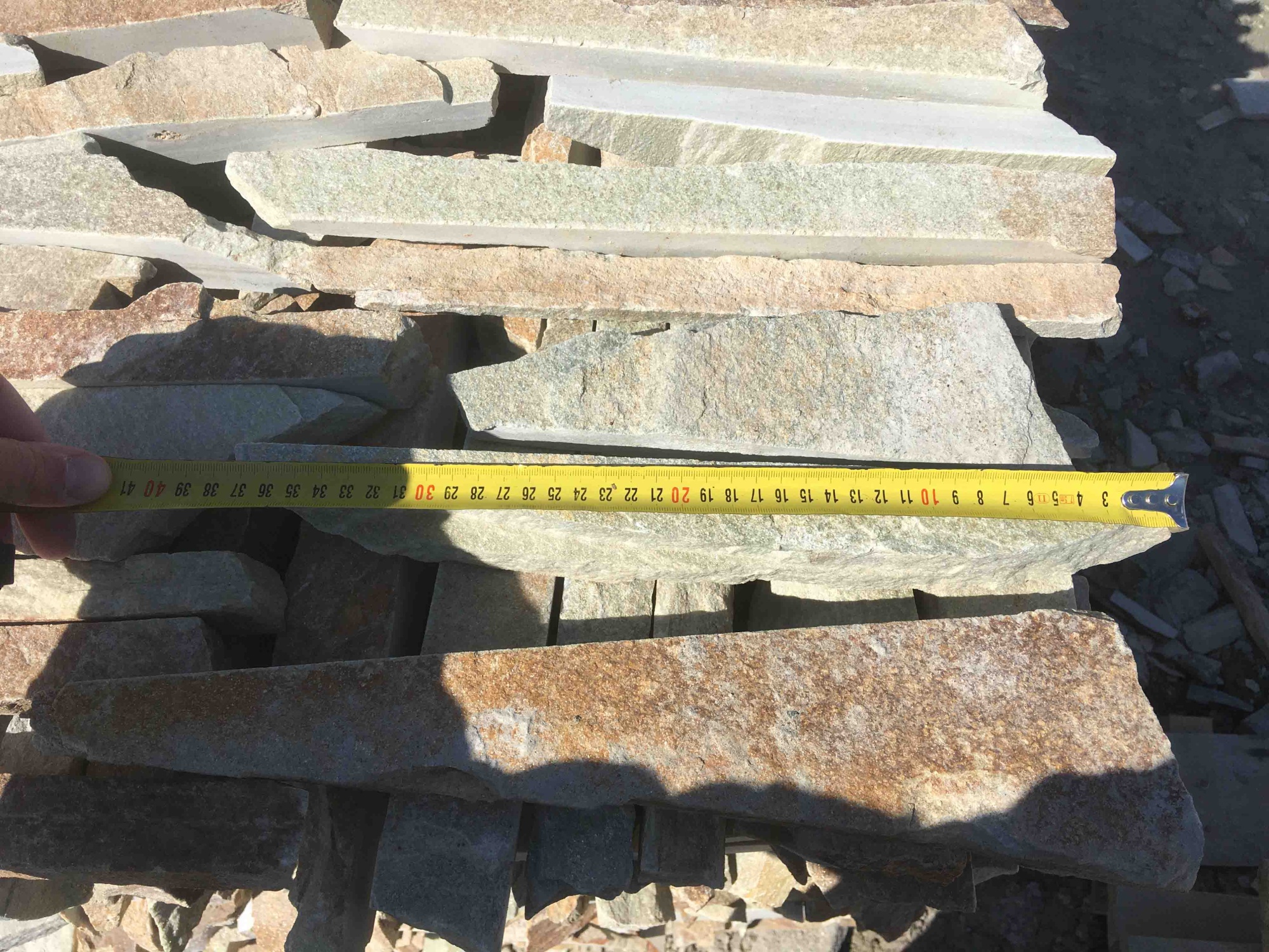 Горбушка златолит золотистый для облицовки купить в Нефтеюганске