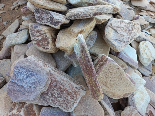 Златолит жёлтый, жёлто-зелёный глыбки и валуны для ланшафтного дизайна купить в Нефтеюганске