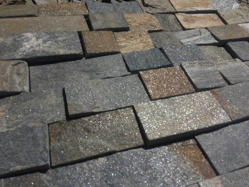 Плитка пилёная златолит Уральский для цоколя, отмостки купить в Нефтеюганске