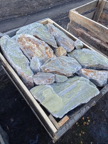 Златолит жёлтый, жёлто-зелёный глыбки и валуны для ланшафтного дизайна купить в Нефтеюганске