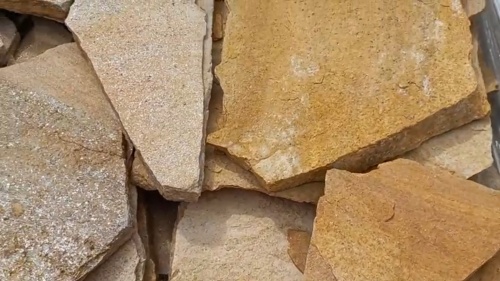 Плитняк златолит жёлтый для цоколя купить в Нефтеюганске