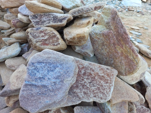 Златолит жёлтый, жёлто-зелёный глыбки и валуны для ланшафтного дизайна купить в Нефтеюганске