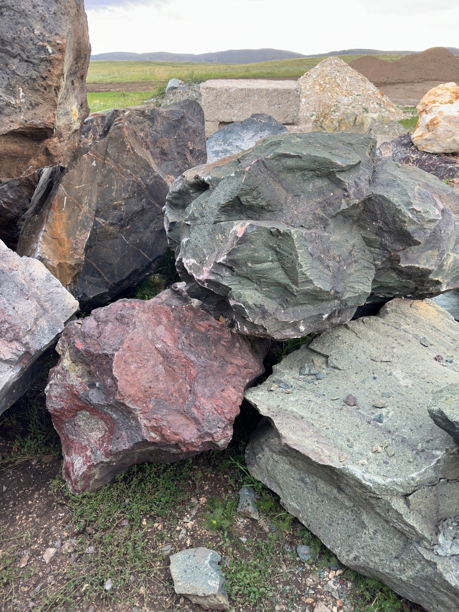 Камни для ландшафтного дизайна зелёные 10-60 килограмм купить в Нефтеюганске