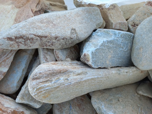 Златолит жёлтый, жёлто-зелёный глыбки и валуны для ланшафтного дизайна купить в Нефтеюганске