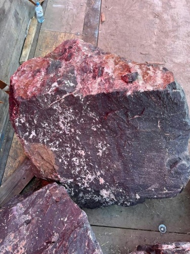 Камни для ландшафтного дизайна красно-фиолетовые 10-60 килограмм купить в Нефтеюганске