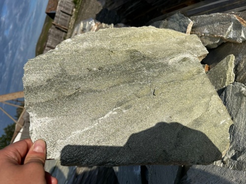 Плитняк златолит зелёный для цоколя, отмостки купить в Нефтеюганске