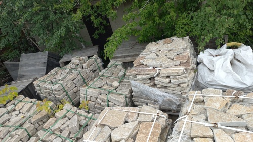 Гранитный плитняк галтованный для парковки купить в Нефтеюганске