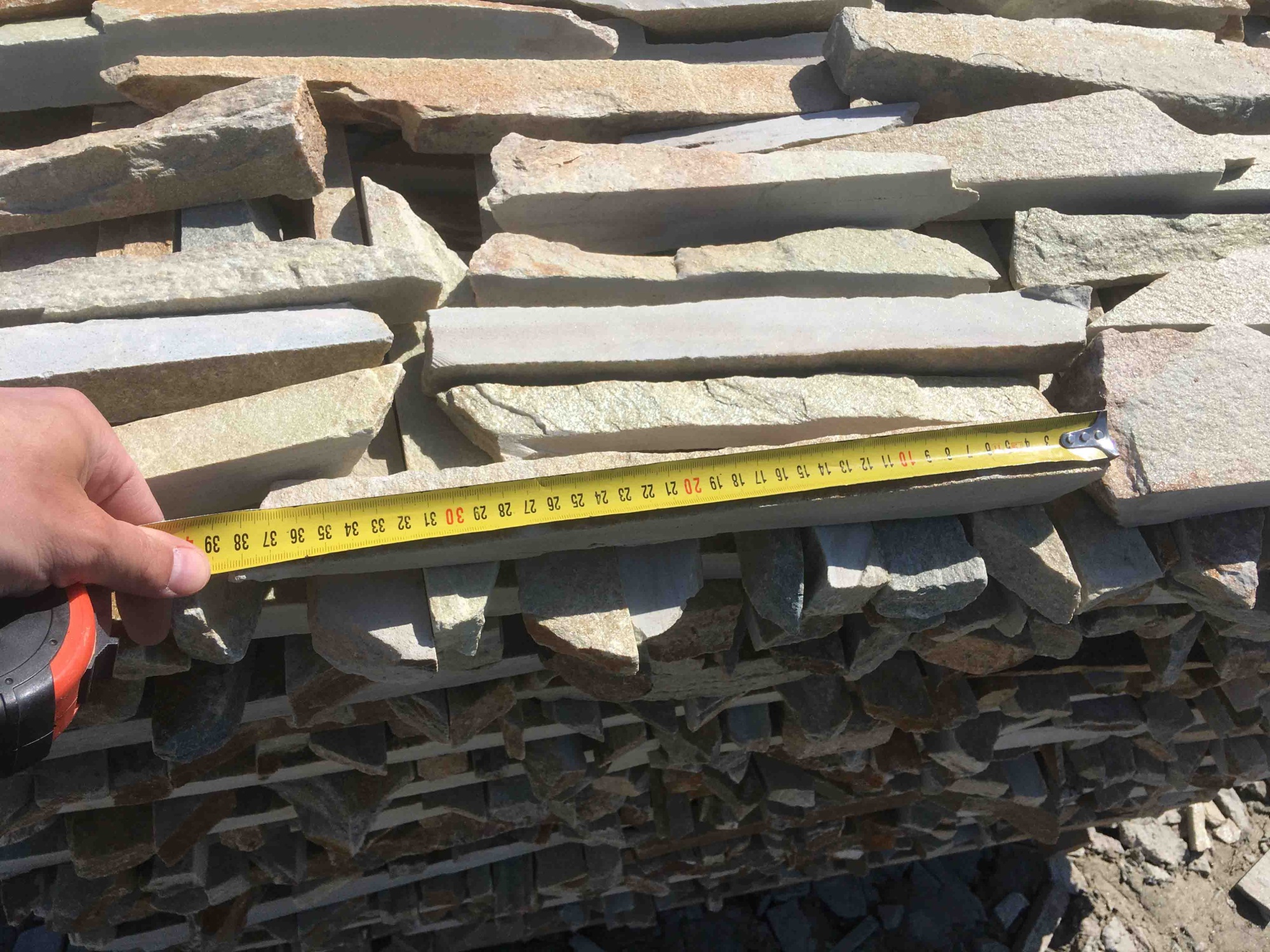 Горбушка златолит золотистый для облицовки купить в Нефтеюганске