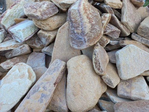 Златолит жёлтый, жёлто-зелёный глыбки и валуны для ланшафтного дизайна купить в Нефтеюганске