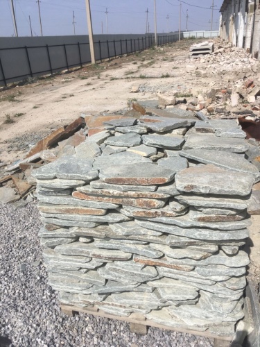 Златолит серебристый галтованный для лестниц купить в Нефтеюганске