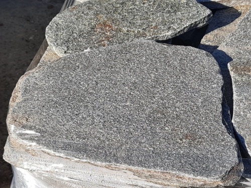 Златолит серебристый галтованный для лестниц купить в Нефтеюганске