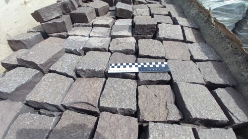 Лемезит колотая брусчатка 10 * 10 см. для парковки купить в Нефтеюганске