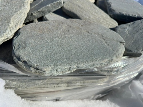 Плитняк златолит зелёный галтованный для мощения на бетон купить в Нефтеюганске