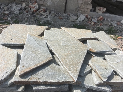 Златолит серебристый галтованный для лестниц купить в Нефтеюганске